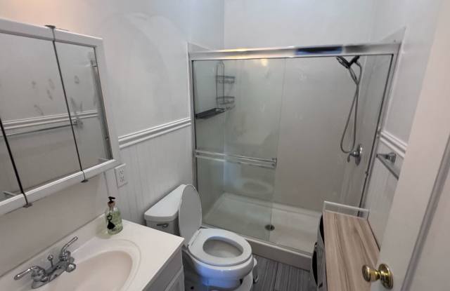 2429 Central Ave #B - Studio room | 1 bath | Single Room Occupancy (SRO) photos photos