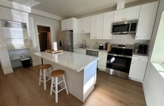 4221 1/2 Vista Way unit: Studio photos photos