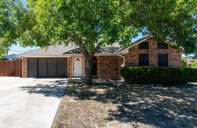 4-Bedroom Home in Western Hills Estates Gallery 1