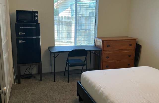 Furnished Room available in updated home - Los Banos, CA Gallery 3