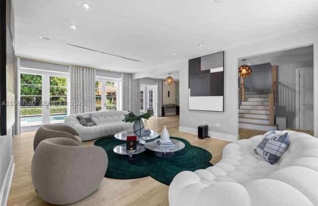 2887 Pine Tree Dr Gallery 3
