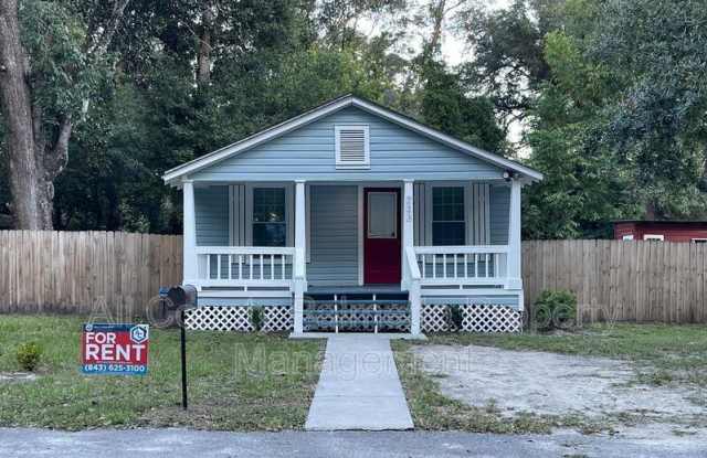 223 S Lucas Street - 223 South Lucas Street, Walterboro, SC 29488