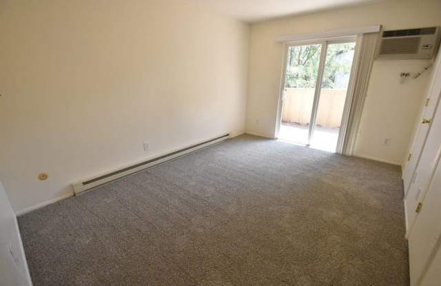 Charming 1 bed, 1 bath in six-plex in North Boulder! Gallery 3