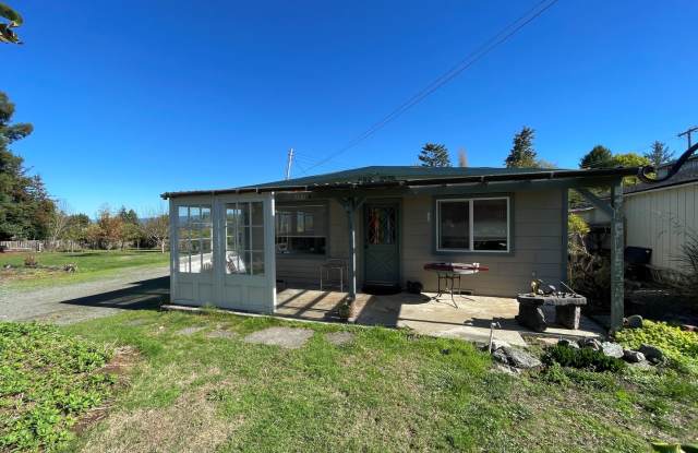 Charming 2-Bedroom Detached ADU in Myrtle Town – Modern Comfort  Great Location - 3571 Trinity Street, Myrtletown, CA 95501