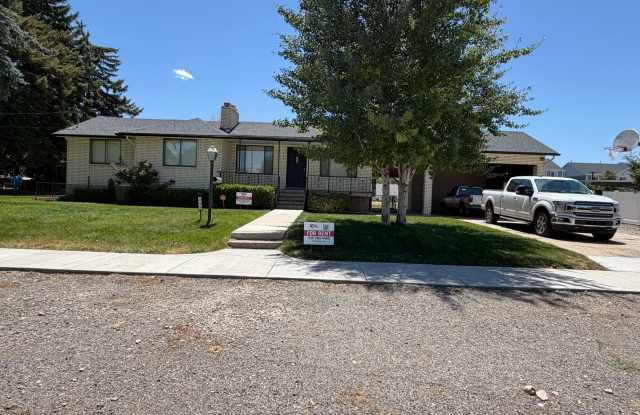 Beautifully Remodeled 3-Bedroom Home with Large Backyard, RV Parking & Modern Finishes in Santaquin, Utah photos photos