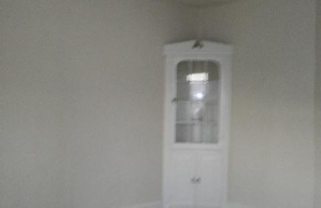 1523 Elmtree St Gallery 2