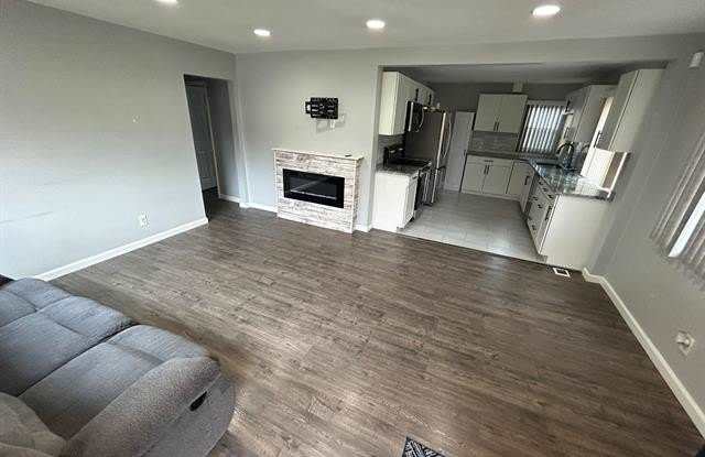 29620 HATHAWAY Street Gallery 2