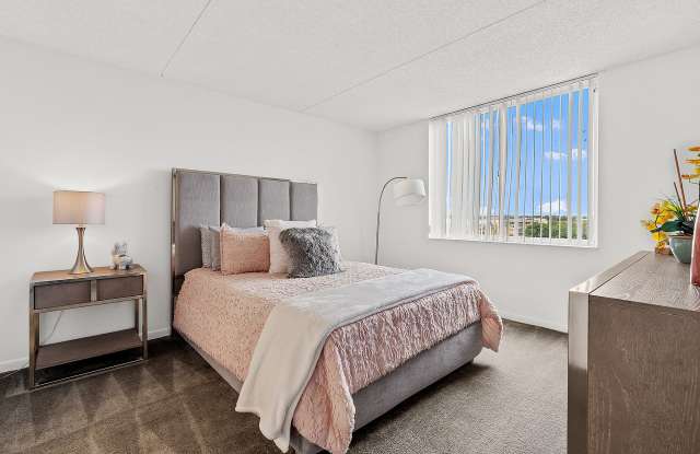 Tennis Towers Apartments Gallery 3