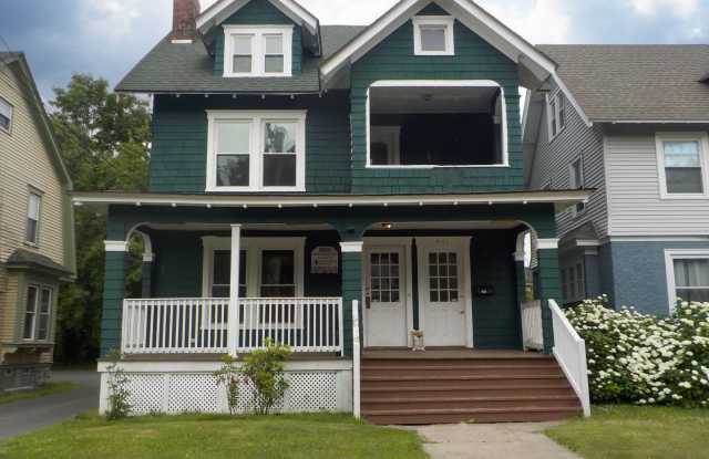 Beautiful 3 Bedroom July 1, 2026 photos photos