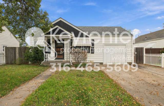 Charming 2-Bedroom plus bonus room and large shop/garage Gallery 1