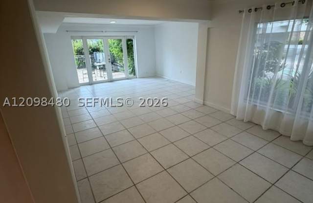 10001 W Bay Harbor Dr Gallery 2