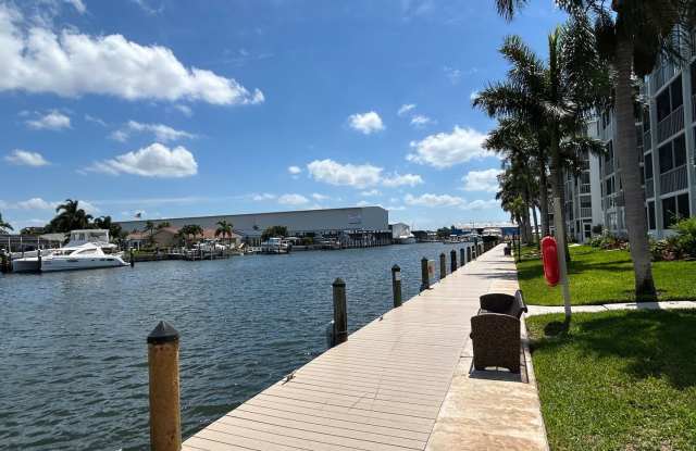 Updated 1 Bed/1.5 Bath Near the Beach! Great Amenities photos photos