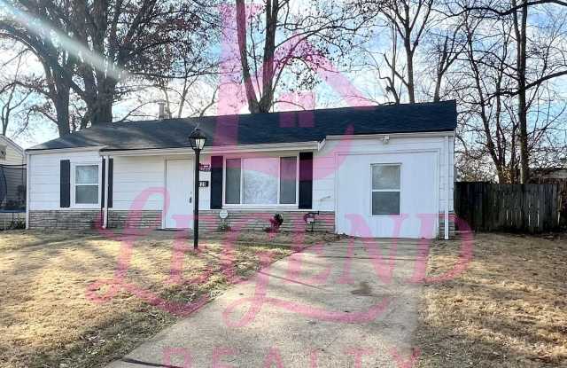 Adorable 3 Bedroom 1 Bathroom Home! photos photos
