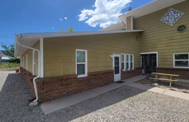 Cute apartment located in Palisade photos photos