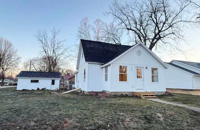 4 Bed 2 Bath Aurora, MO photos photos