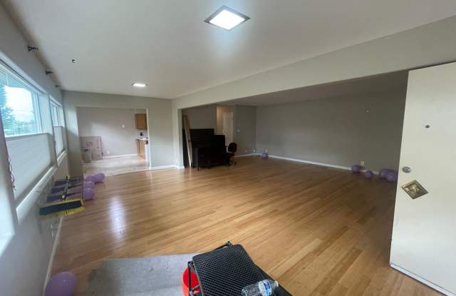 Spacious 2 Bed 1 Bath Apt in SLC Gallery 1