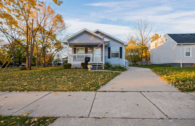 WELCOME HOME TO THIS 3 BEDROOM RANCH JUST STEPS FROM DOWNTOWN PONTIAC! - 49 Oakhill Street, Pontiac, MI 48342