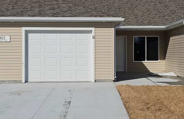 822 Phoenix Ct Apt D - 822 Phoenix Court, Grand Island, NE 68801