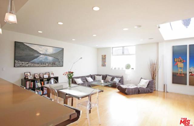 2307 OAKWOOD Avenue Gallery 4