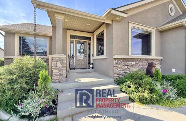 4 bedroom 3 bath house - 3 car garage - Fully fenced in yard Gallery 4