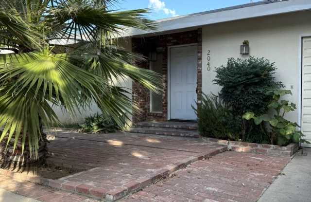 Spacious 2/2 home near shopping photos photos