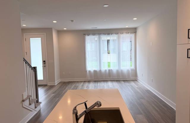 **COMING SOON** KOP Townhome with EV Charger & Open floor plan Gallery 3