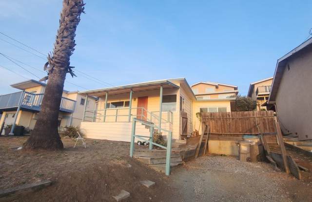 Views of Morro Bay in this cozy hillside cottage! photos photos