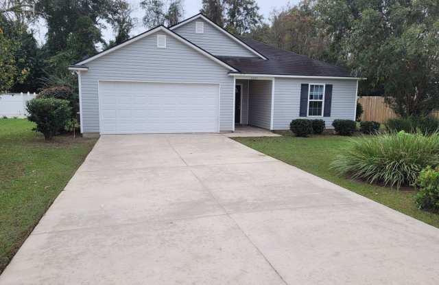 Spacious 3BD/2BA Home Near Moody AFB | Open Split Floor Plan, 2-Car Garage, and located in the Branch Point Subdivision!! photos photos