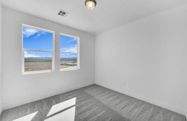 Desert Color 2 Bedroom Condo. 6 Month Lease! Gallery 1