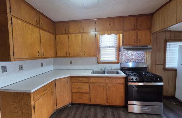 Spacious 3-Bedroom Private Home with Fenced Backyard in a Great Trenton Neighborhood photos photos