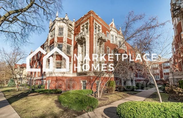 228 N Oak Park Ave Unit 1L - 228 North Oak Park Avenue, Oak Park, IL 60302