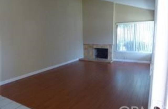 4392 Bridgeway Street Gallery 4