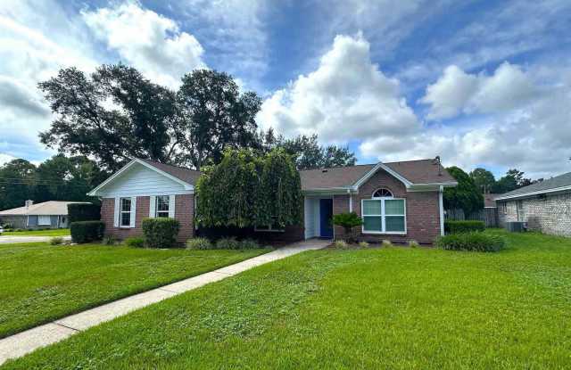 1301 Little Creek Cir photos photos