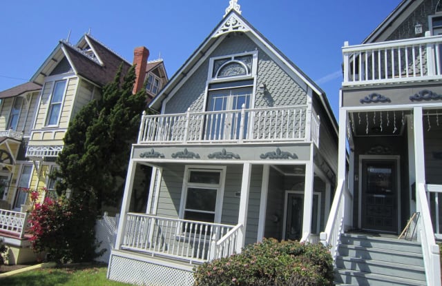 130 W Fir Street - 130 West Fir Street, San Diego, CA 92101