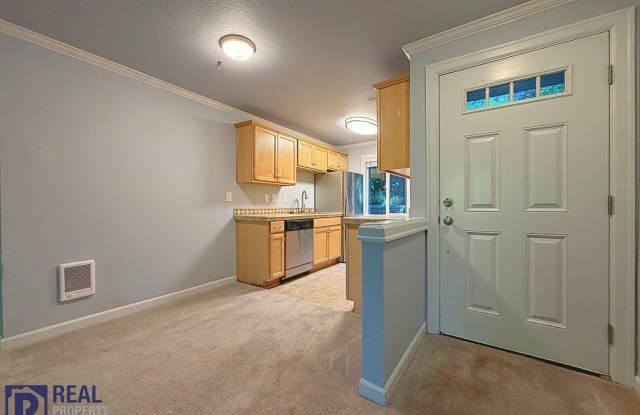Cozy 2BD Portland Unit with Covered Parking Gallery 1