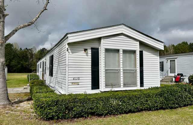 Available Now! 3 Bedroom 2 bath unit photos photos