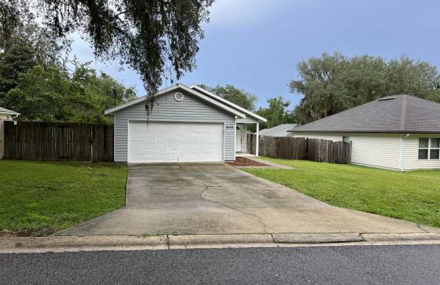 1532 CENTER Street - 1532 Center Street, Green Cove Springs, FL 32043