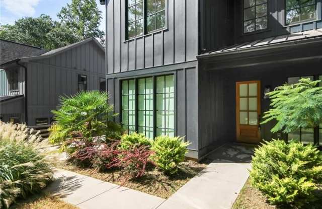 1241 BRIDGES Avenue SW Gallery 3
