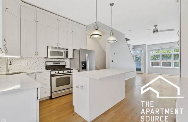 855 W Erie photos photos