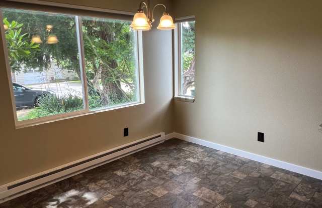 3Bd/1Ba Renton House Gallery 3