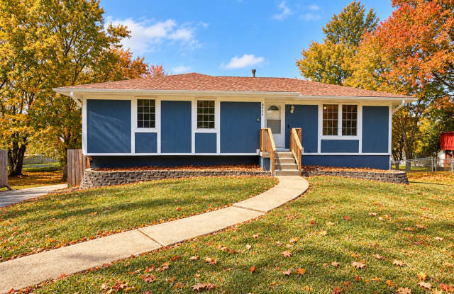 Beautifully Remodeled 3 Bedroom, 2 Bathroom Kansas City Home with Finished Basement, Fenced Backyard & 2-Car Garage! Gallery 1