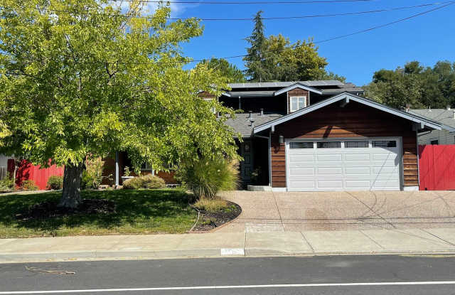 Martinez! Beautiful 5 bedroom 3.5 bathroom home on Pleasant Hill border! photos photos