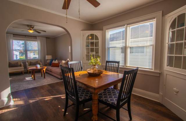 Short Term Rental Cozy two Bedroom one bath ranch style home Mayfield Heights - 1670 Roselawn Road, Mayfield Heights, OH 44124