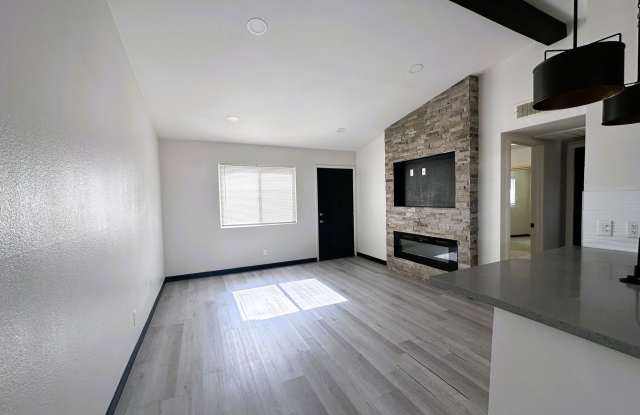Beautifully Renovated Townhome with Private Yard & Modern Finishes Gallery 4
