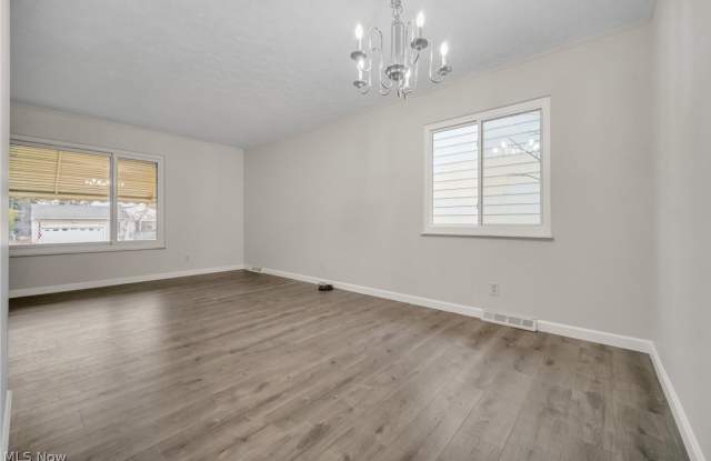 15067 Rochelle Drive Gallery 4