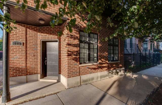 1028 W WOLFRAM Street photos photos