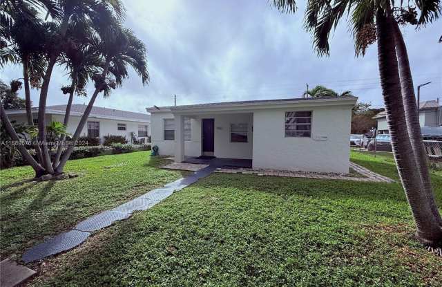 1940 NE 172nd St - 1940 Northeast 172nd Street, North Miami Beach, FL 33162