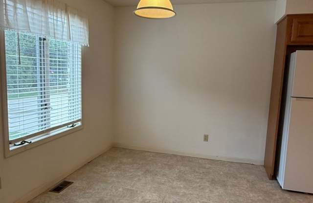 2 Bedroom - Halteman - Condo - Renovated Gallery 4