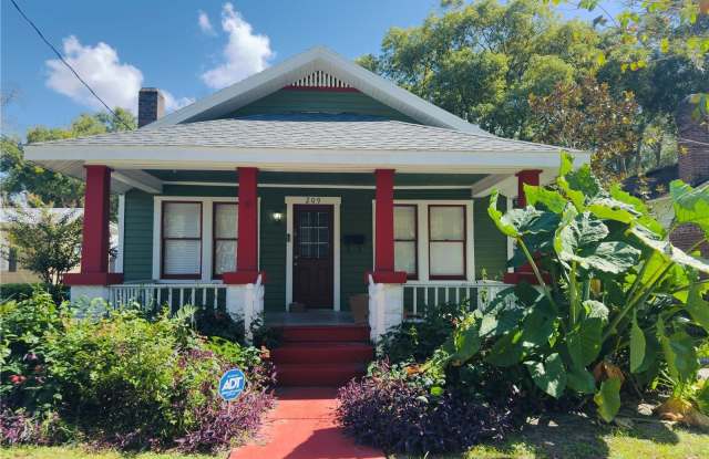 209 N MILLS Avenue Gallery 1
