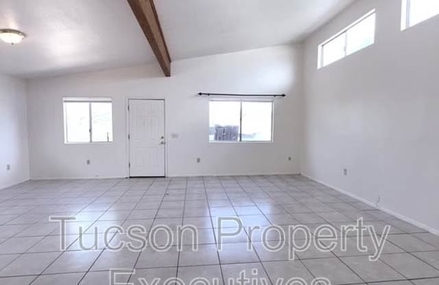 445 East Delano Street - #1 Gallery 4